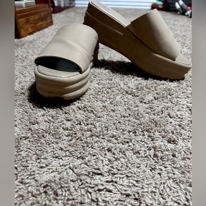 Tan, size 10.5, sandal/heels